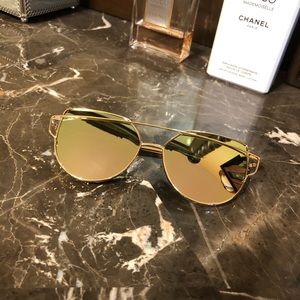 ❌SOLD❌ NWOT Rose Gold Mirror Sunglasses